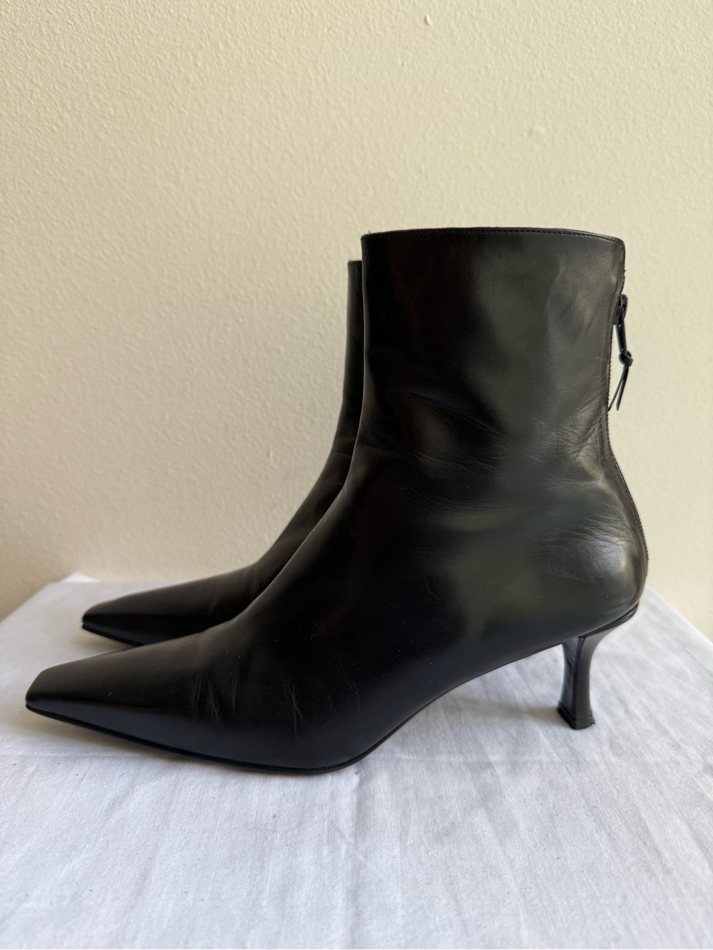 Stuart Weitzman Minimalist Black Leather Kitten Heel Boots 9.5